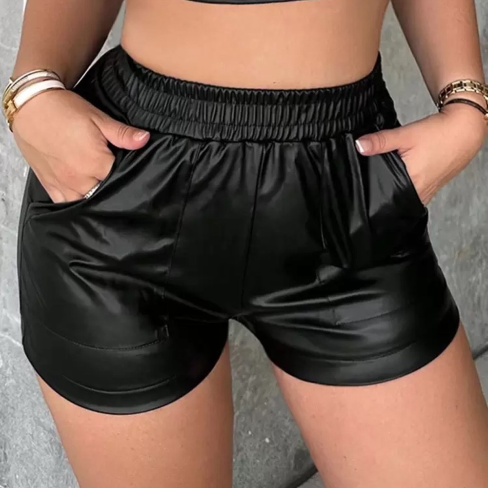 Dazy Black Women Leather short